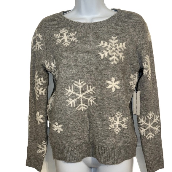 CUPCAKES AND CASHMERE Super Soft Dove Grey Snowflake Knit Sweater NWT Size XS - Picture 2 of 7